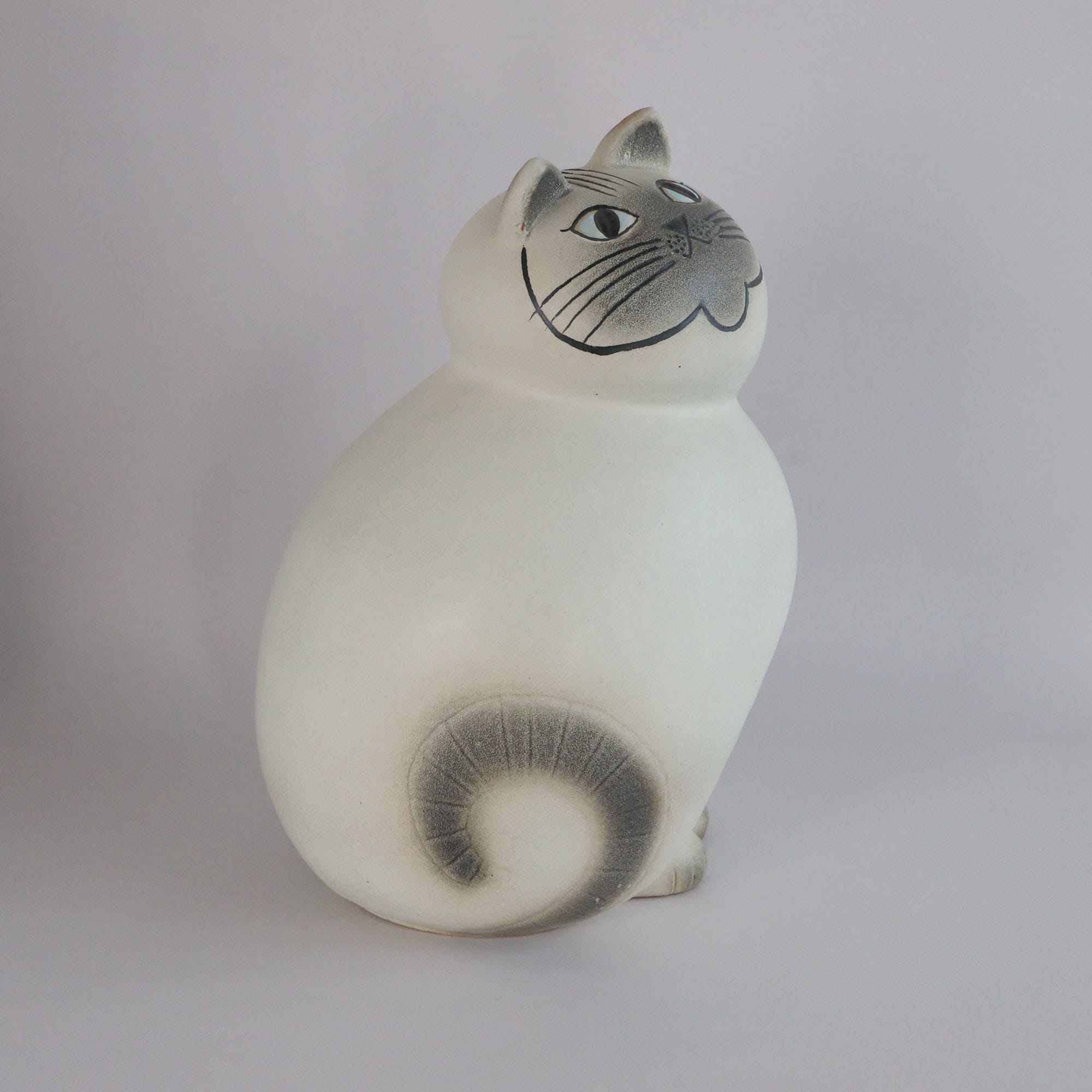 定番品】Lisa Larson Cat MIA Maxi White Gray|陶芸・ガラス作品 定番品】Lisa Larson Cat MIA Maxi White Gray|陶芸・ガラス作品