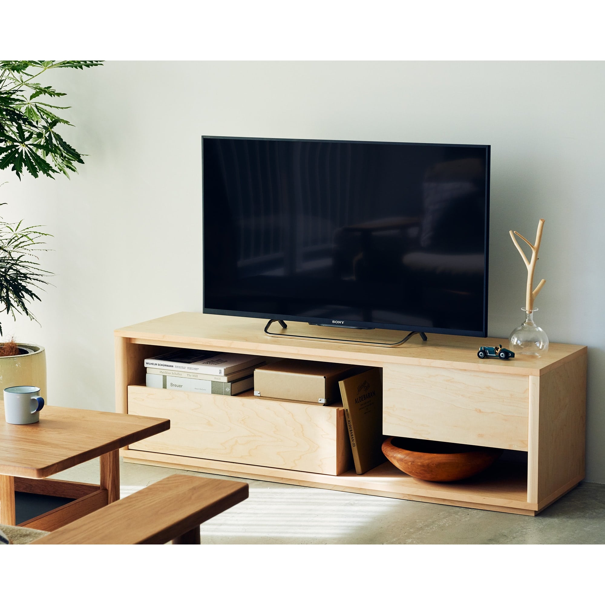 CONTOUR TV CABINET Maple｜TVボード・サイドボード｜IDEE SHOP Online