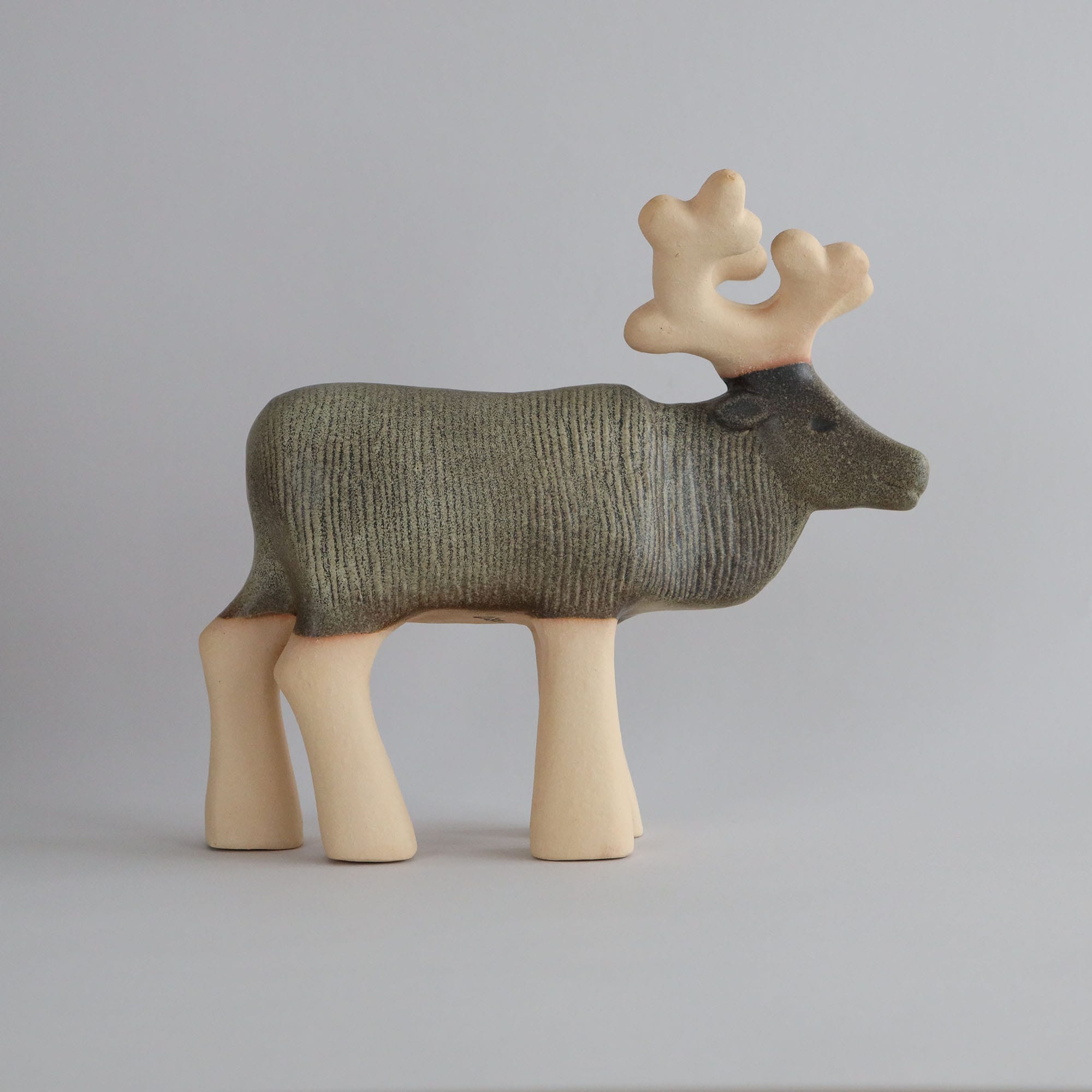 定番品】Lisa Larson Reindeer Medium|陶芸・ガラス作品|IDEE SHOP