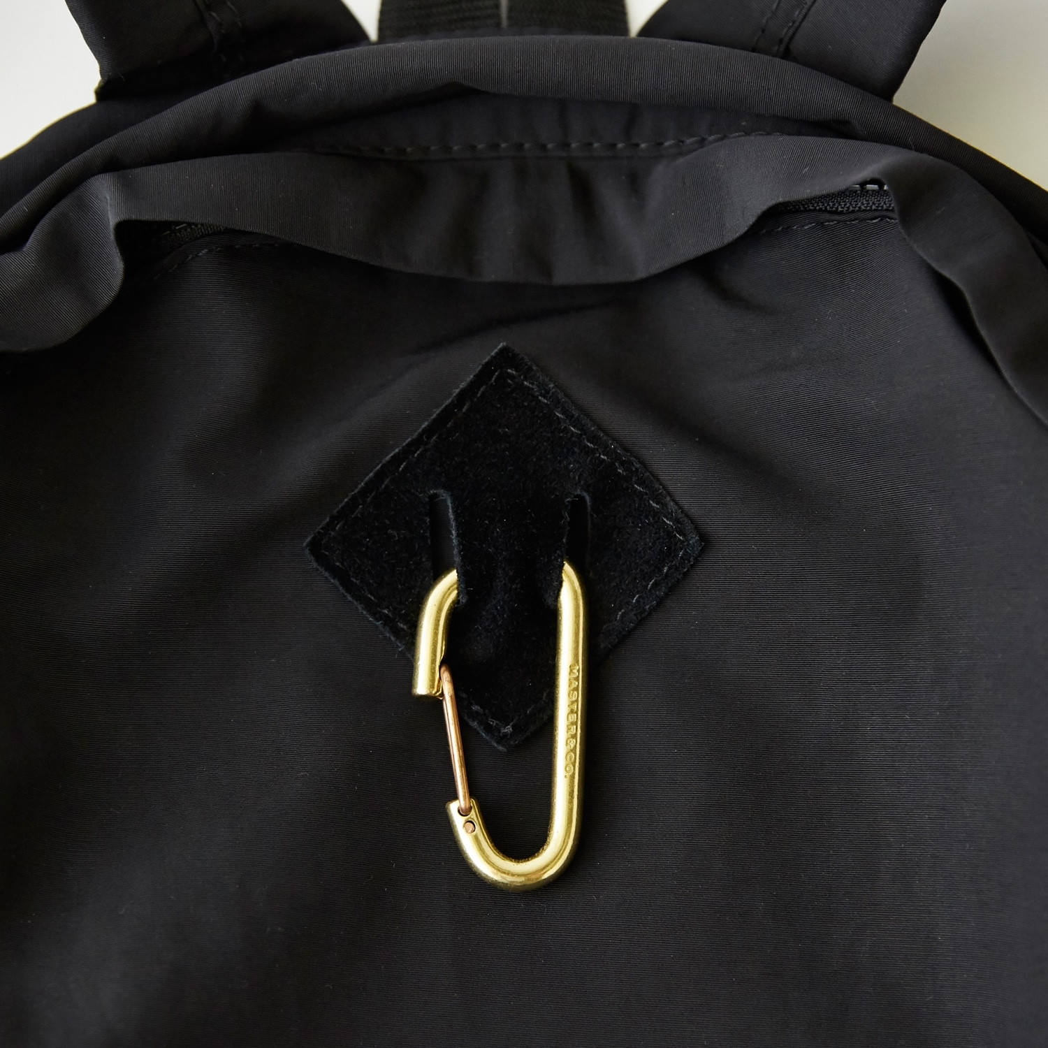 MASTER&CO カラビナ付きリュック ブラック|ファッション小物|IDEE SHOP Online