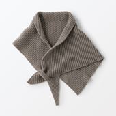 H& by POOL Triangle Stole Beige