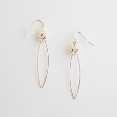 IDEE アスミビジュー　淡水パール　ピアス シロツメクサ ロングピアス asumi bijoux shirotsumekusa long hoop pierce｜ピアス